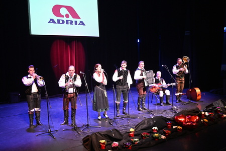 Nastopajoči_Stopimo skupaj_RK M